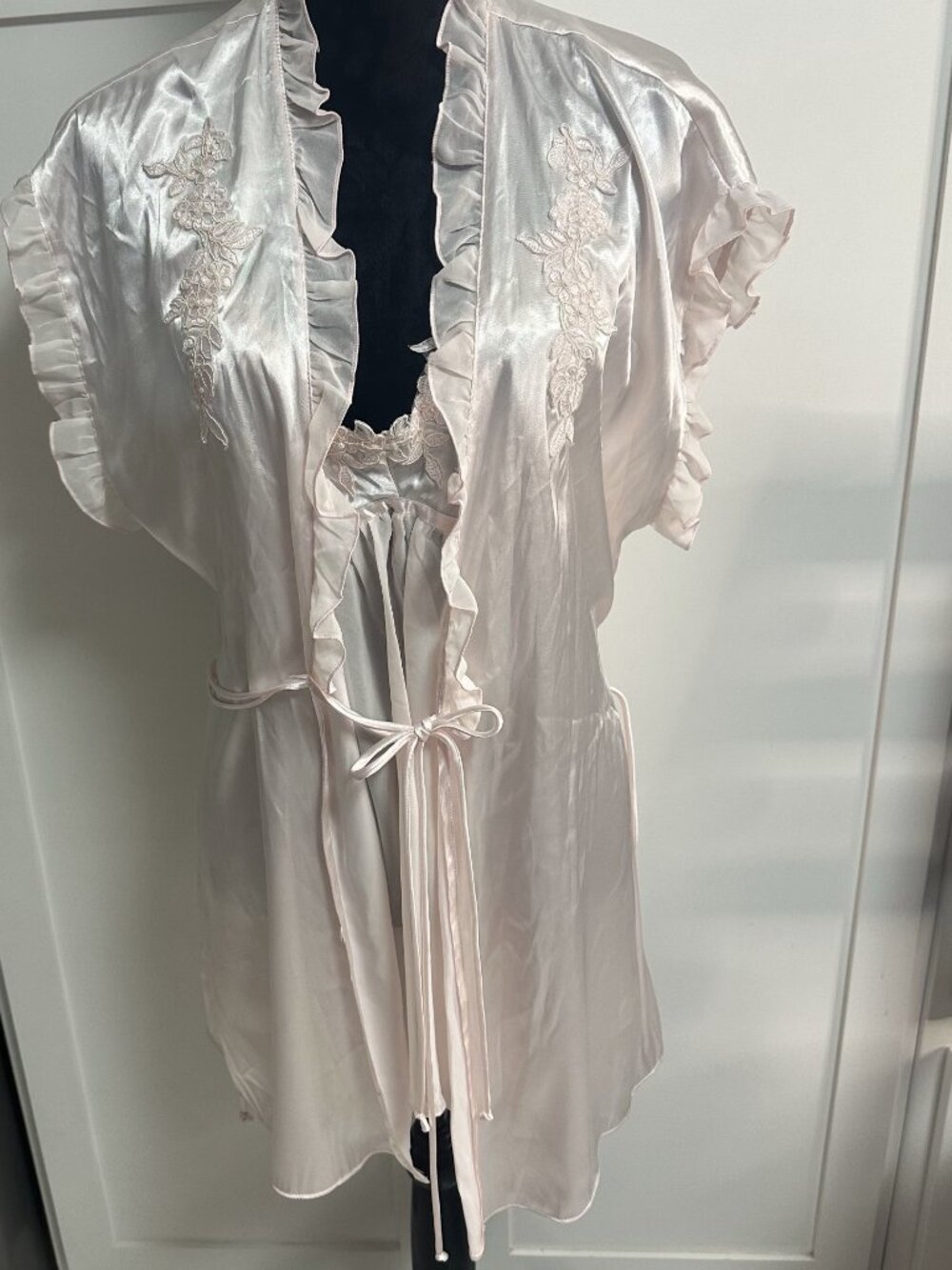 Intimo Donatella Women's Baby Doll and Robe Pink Beaded Top Nighty
